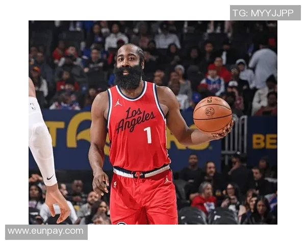 哈登与比斯利的对决谁能在赛场上笑到最后