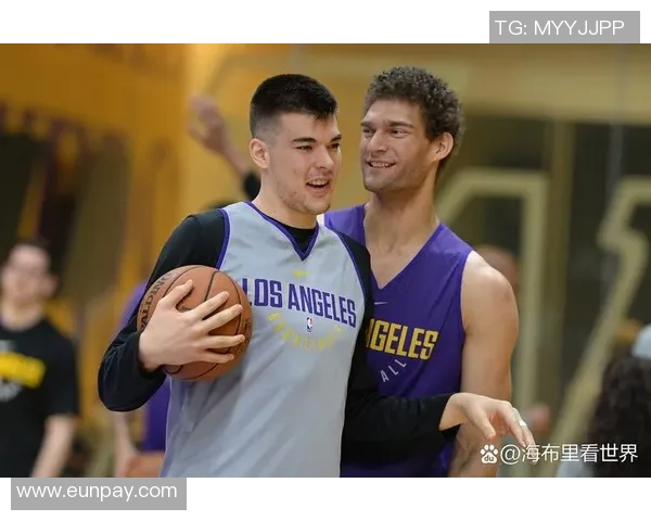 布鲁克洛佩斯如何在NBA赛场上重塑自我与球队价值 布鲁克洛佩斯如何在NBA赛场上重塑自我与球队价值