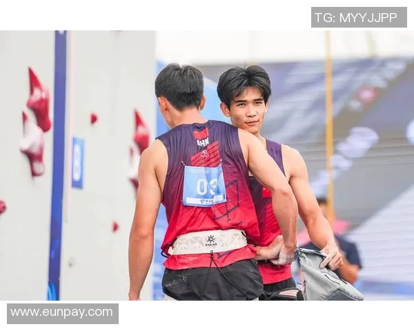 成都攀岩队与武汉攀岩队的团队协作赛后分析与反思