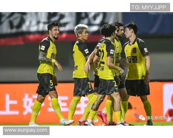 杭州街舞队在滑板精英赛中的团队协作表现分析与点评